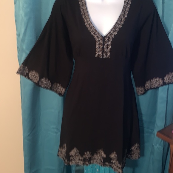 BCBGMaxAzria Dresses & Skirts - BCBGMaxazria black casual dress with embroidered accents Sz Large 100% cotton